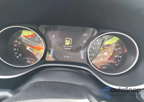 2019 Jeep Compass Latitude 4X4 z USA, uszkodzony, nr VIN 3C4NJDBB9KT679054